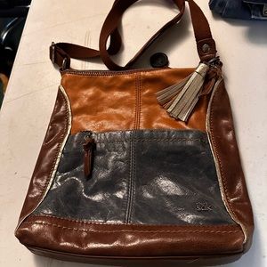 The SAK Crossbody leather purse prepared barely used with zippers pockets.